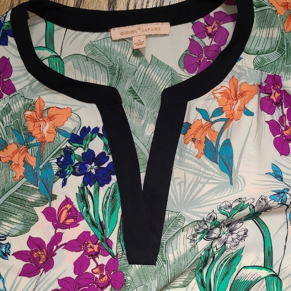 Gibson Sleeveless Black and White Mandarin Collar Blouse - Picture 3 of 5